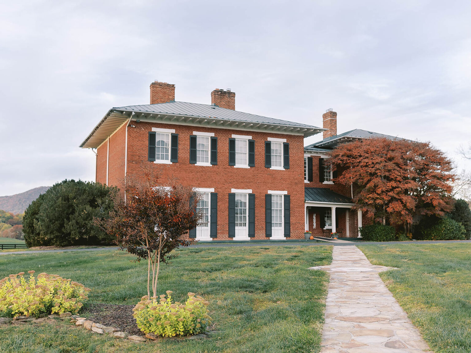 2309417270921635   ManorHouseBackPorchHighRes2023 1536x1152